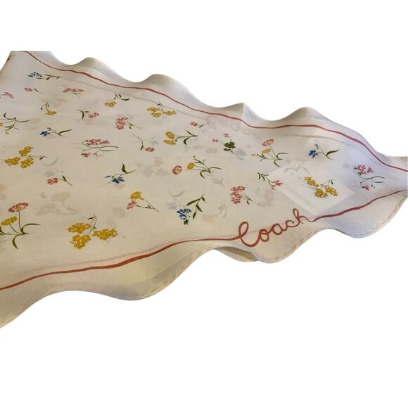 NWT Coach Floral Cluster Diamond Silk Scarf Wild Flower Chalk Vanilla - Picture 3 of 6